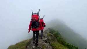 Záchranná akcia profesionálov vo vetre a hmle: Tínedžerka si poranila členok na hrebeni