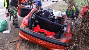 Išli z diskotéky, napálili to rovno do stromu