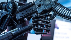 Bývalá softvérová inžinierka Googlu: Zabijacké roboty môžu spôsobiť masové zverstvá