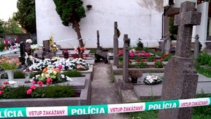 Na Adamka a Svetlanku (4, 4) padol náhrobný kameň