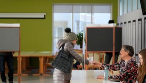 Vo Fínsku a Bulharsku majú parlamentné voľby, volí aj Čierna Hora