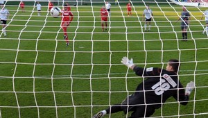 UNIKÁTNE VIDEO: Šialený pokutový kop!