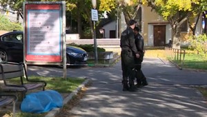 Pár metrov od zastávky zomrel muž