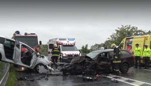 Vážna dopravná nehoda na východnom Slovensku. Štyria ľudia sú zranení