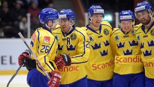 Gólová vychutnávačka Linusa Omarka s hokejkou medzi nohami