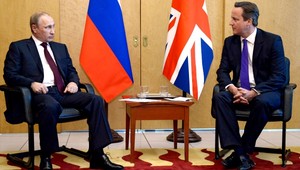 Britský premiér Cameron nepodal Putinovi ruku