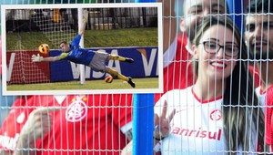 Unikát! 11-tka, žrď, žrď, dorážka! Brankár ju chytil otočený zadkom k strelcovi!