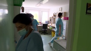 Ustúpiť zatiaľ nechcú lekári ani ministerstvo. Z nemocníc tak môže odísť viac ako 1 200 lekárov