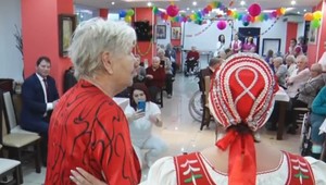 Opatrenia proti kovidu sa uvoľňujú, v domovoch pre seniorov sú však radšej opatrní