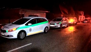 V zhorenom aute pri Humennom našli mŕtve telo