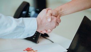 Ako si rozumne požičať peniaze z banky bez skrytých poplatkov?