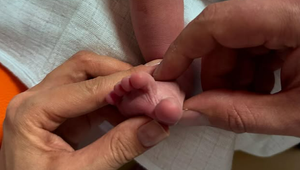 Prvé bábo sa im narodilo bez života, druhé tehotenstvo dokázali Donutilovci utajiť až do pôrodu!