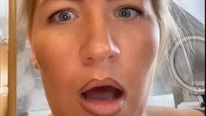 Adele si sama ostrihala ofinu, výsledok baví celý internet: TOTO doma radšej neskúšajte