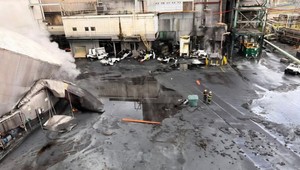 Implózia chemickej nádrže v továrni si vyžiadala viacero obetí