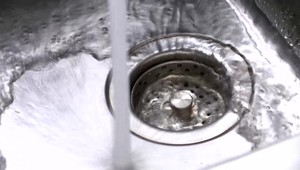 Pomoc žiadajú aj vodári, inak si priplatíme. Elektrina totiž výrazne ovplyvní aj ceny vodného a stočného