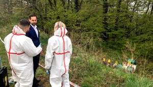 Nádoby plné nebezpečného odpadu vyhádzané v turistickej oblasti. Hrozila ekologická katastrofa