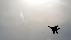 Zrážka stíhačky a lietadla, dvaja nezvestní