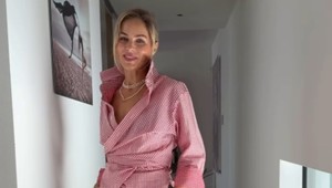 Ivana Gáborík premenila obyčajnú pánsku košeľu na štýlový top: Stačila jej jediná gumička!