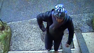 V Nitre vyčíňal zlodej, ktorý sa vydával za policajta. Okradnúť sa mu podarilo staršiu pani