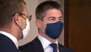 Primátor Malaciek, ktorého pre korupciu zadržala NAKA, nepôjde do väzby. Bude stíhaný na slobode