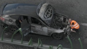 Požiar auta na D1: Plamene boli tak silné, že zdeformovali aj zvodidlá