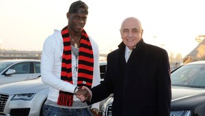 Balotelli (22) podpísal zmluvu s AC Miláno do júna 2017