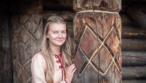 Krásna otrokyňa zo seriálu Slovania má zlato v hrdle: Z jej spevu budete mať zimomriavky