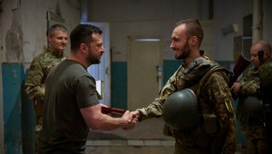 537. deň na Ukrajine: Zelenskyj navštívil vojakov pri fronte v Doneckej oblasti