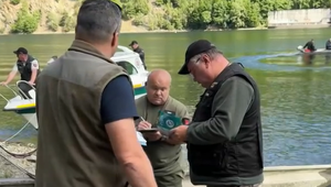 Prekvapivá kontrola rybárov. Rybárska stráž prišla po vodnej hladine