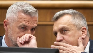 Napätie v parlamente: Danko vykázal Mesterovú z rokovacej sály