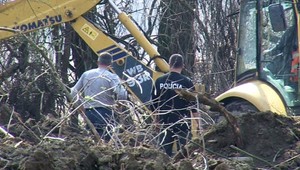 Policajti stále hľadajú hroby: Miestni obyvatelia sa na tom zabávajú