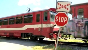 Kuriózna dopravná značka. SLOP, daj prednosť