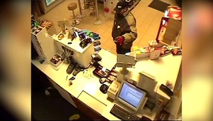 Ďalšia lúpež benzínky. Zlodej si počkal, kým budú pracovníčky osamote a prepadol ich