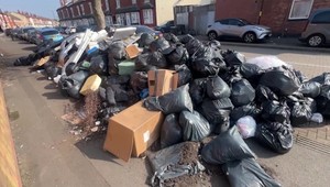 Na pomoc s odpadkami sú privolaní armádni experti