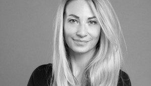 Prisnil sa jej príbeh. Stvorila úžasnú KNIHU, ktorá vás pohltí