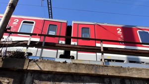 Krompšan sa postavil pred vlak. Pred zrážkou sa prežehnal