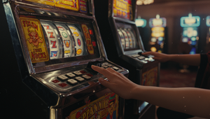 Detský ombudsman kritizuje Huliaka: Štátne kasína ohrozia deti a samosprávy