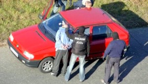 Drogová razia v Rimavskej Sobote. Zatýkalo sa rovno na ceste!