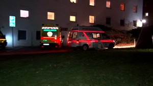 Pacientov pribúda, pľúcnych ventilátorov je málo. Do Nitry prevážali pľúcne ventilátory z Prešova