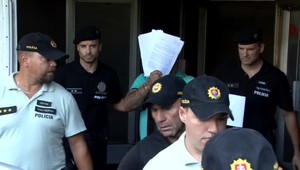 Podnikateľ z Lučenca, ktorý zavinil tragickú nehodu, zostáva za mrežami. Súd jeho sľub neprijal