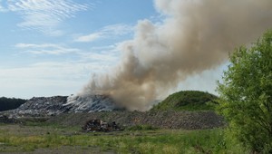 V Dubovej horí skládka odpadu. Na mieste už zasahujú hasiči