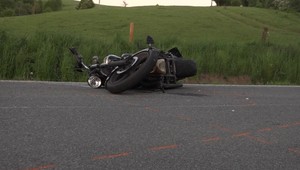 Motorkár sa nestihol zaradiť pri predbiehaní. Zranili sa deti aj ich mamy