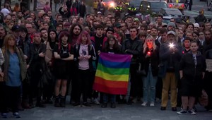 Ľudia si pripomenuli obete streľby v Bratislave: Slovensko má stále ďaleko od normálnej krajiny, tvrdí Dostál