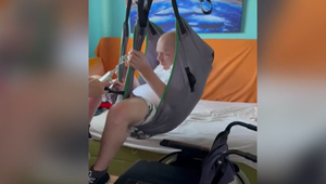 Spomaliť smrteľnú chorobu stojí toľko, čo byt v Bratislave. Lukáš a Eduard prosia o pomoc