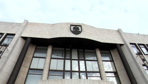 Politické "koláče" pre voličov. Politici sa postupne snažia získať ľudí pestrou zmesou sľubov