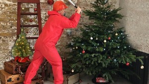 Sú aj takí, čo nemajú radi Vianoce. Na stromček môžu vytiahnuť bejzbalku