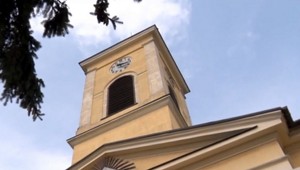 V Šali sa niekto pokúsil podpáliť kostol. Na schodoch našli kanister s benzínom