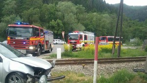 Na priecestí došlo k zrážke vlaku s autom, medzi cestujúcimi boli aj deti