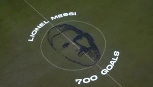 Špeciálny portrét pre Messiho pozostáva zo 700 "gólových" lôpt