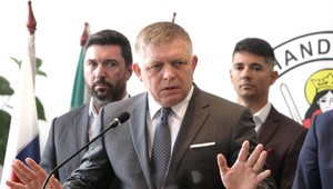Fico ku „kauze langošov“: Je to blbosť, predajcovi sa treba ospravedlniť